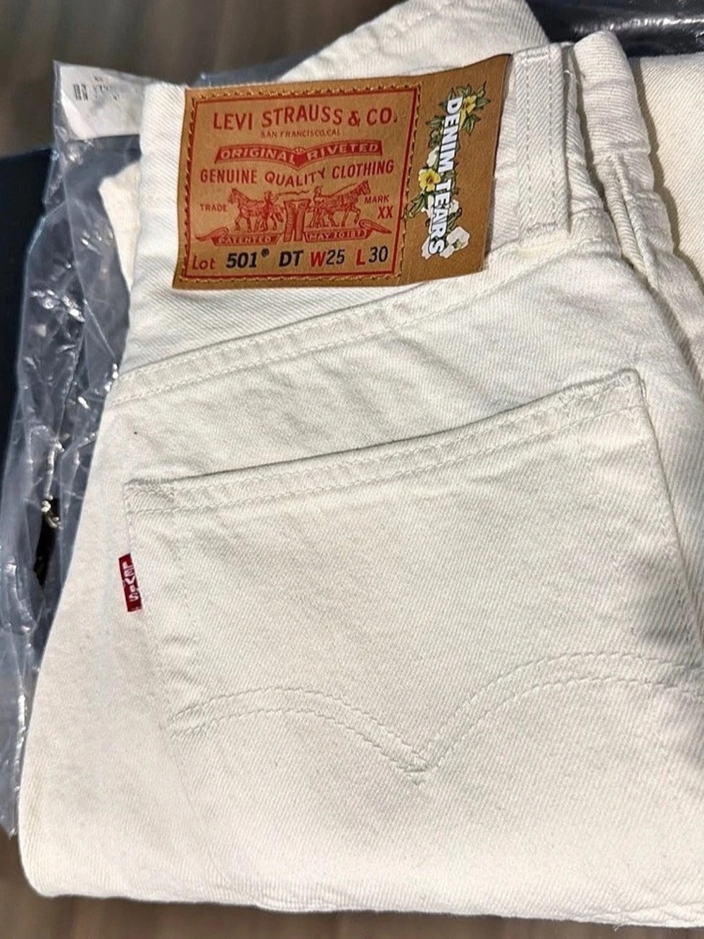 Levi's 501 Straight Leg Jeans in White W25 L30 NWT